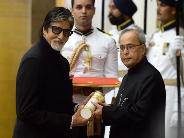 Amitabh Bachchan receiving Padma Vibhushan